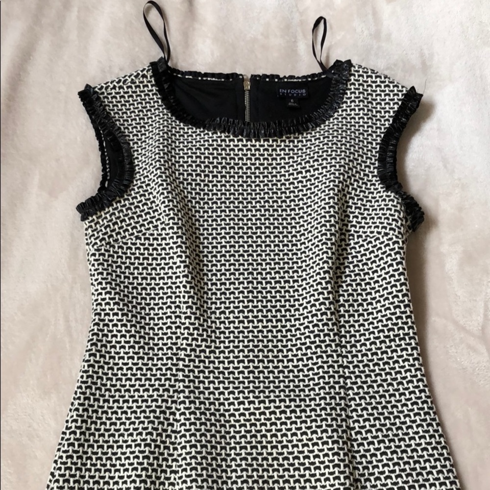 Black&white bodycon dress with leather detailing